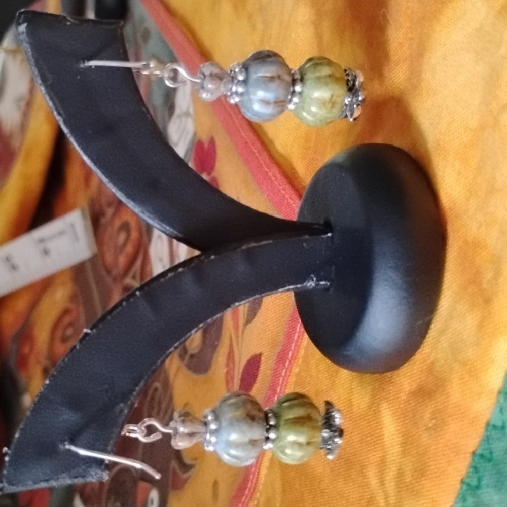 🎃Hand Crafted Pumpkin Earrings🎃 - Picture 4 of 7